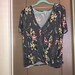 5/$10 DEAL 💰 Love, fire gray floral blouse